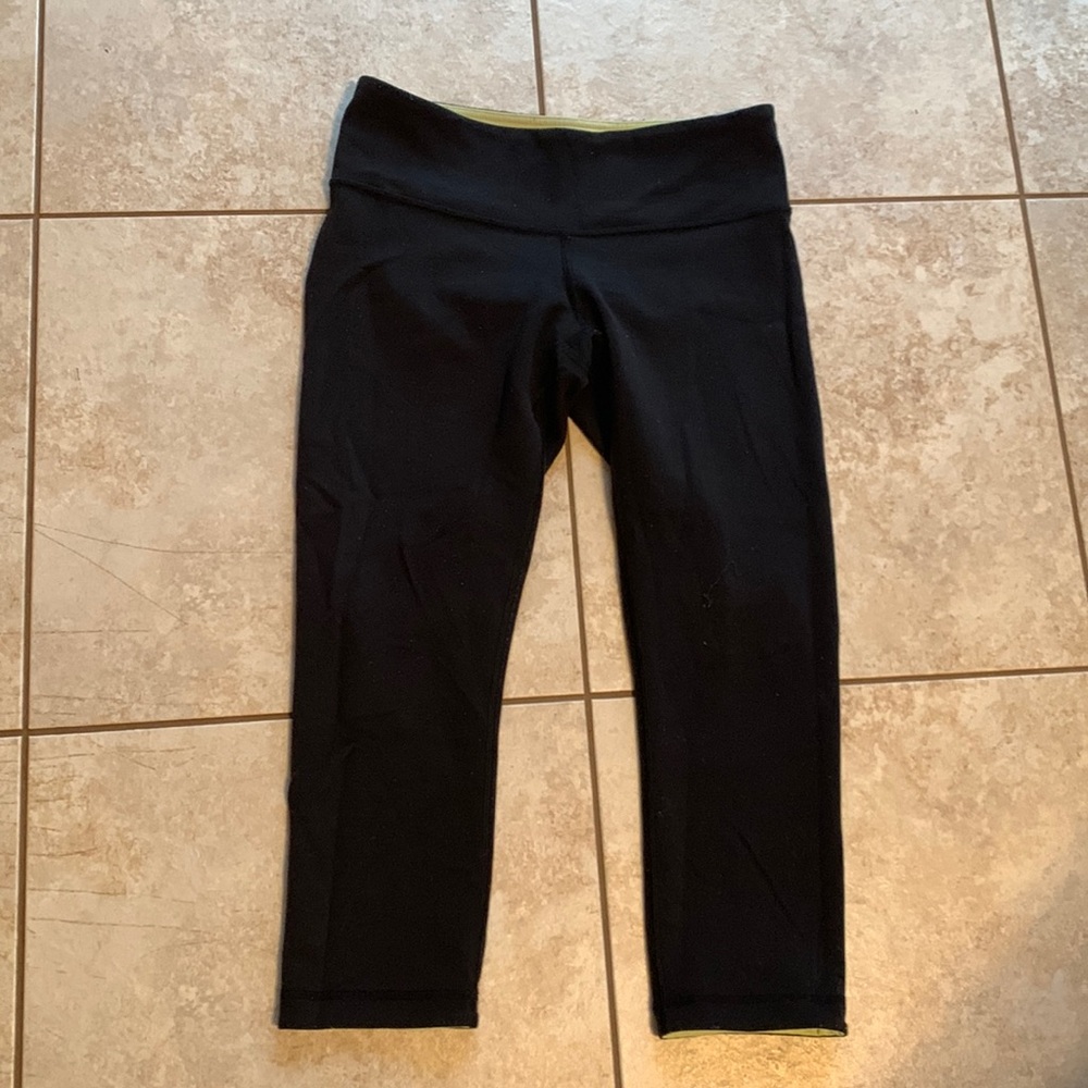 Lululemon reversible capri.